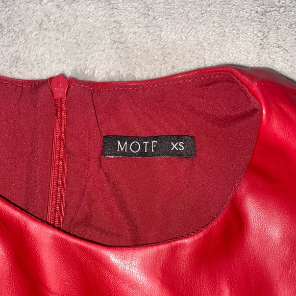 Red and Burgundy Pleated Dress - Picture 4 of 4